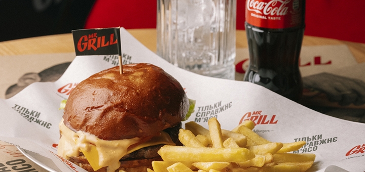 Интерьер в кафе быстрого питания «Mr.Grill Hotdogs&Burgers» в Киеве. Заказать по акции