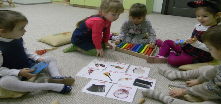 Занятия Baby English Music в учебном центре  «Smart Land». Записывайтесь на музыкальный английский для малышей со скидкой.