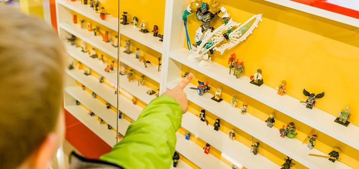 Lego constructors in the &quot;le joy&quot; toy library in dnipro. play for the promotion.