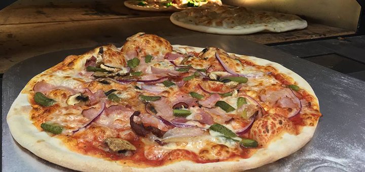 Акції від служби доставки «Pizza Yolla» у Львові