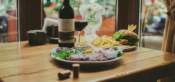 American and European cuisine in the bar «Bar BQ» Odessa. Book a table for the promotion.