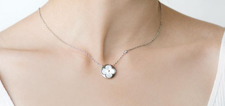 Jewelry in the onyx store. buy jewelry for special offers