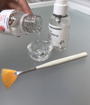 Chemical peeling at the Alba-Clinic cosmetology center in Vyshgorod. Do according to the action.