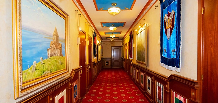 Hotel "Camelot" on Lukyanovka. Book a room with a discount. Discount hotels in Kiev.