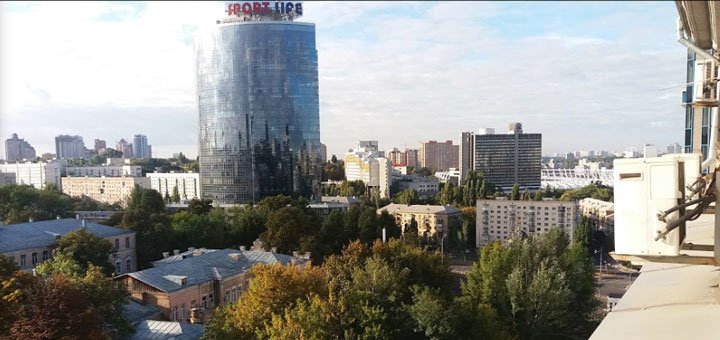 Вид из номера в отеле Министерства внутренних дел Украины в Киеве. Забронировать  номер со скидкой. Недорогие отели в Киеве.