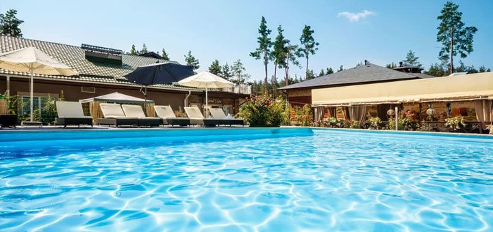 Басейн у готелі «Сезони SPA». Забронювати номер зі знижкою. Готелі під Києвом. Купити СПА путівку зі знижкою.