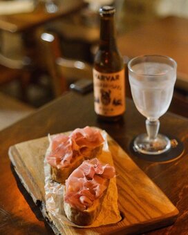 Закуски в «Кнайпе bierkeller» в Мариуполе. Бронируйте со скидкой