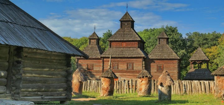 Музей народної архітектури та побуту України «Пирогово» у Києві. Купуйте квитки на екскурсії зі знижкою.
