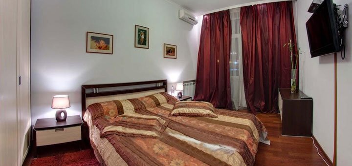 Room at the Khreschatyk Guest House in Kiev. Book a room at the Guest House Khreschatyk hotel at a discount. Hotels in the center of Kiev.