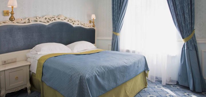 Номер в готелі «Royal Grand Hotel» в Києві. Забронювати номер зі знижкою. Недорогий готель в центрі Києва.