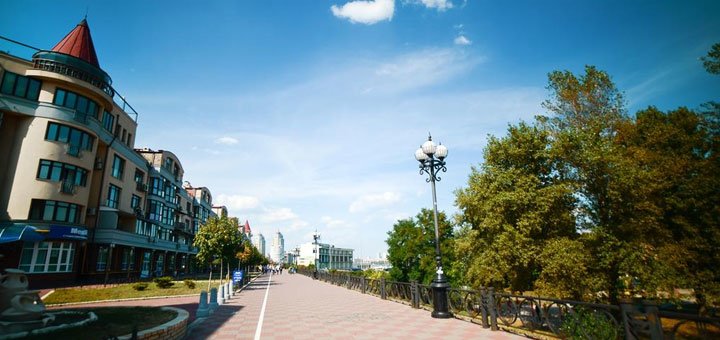 Гостинично-ресторанный комплекс «Visak» в Киеве. Забронировать номер со скидкой. Отели на Оболони.
