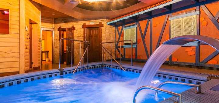 Посещения сауны с водопадом для компании в банном комплексе «Banya Club» в Киеве со скидкой