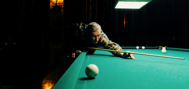 Гра в більярд в більярд клубі "Game bar" Billiard Hall "" в Дніпрі. Замовляйте за акції