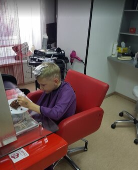 Children&#39;s hairstyle in the raysky cherkasy beauty salon. sign up for a children&#39;s hairstyle for the promotion