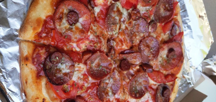 Discount pizza menu from delivery service