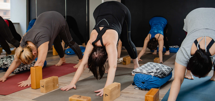 Хатха-йога в студии «YogaDome» в Одессе. Покупайте абонементы на йогу по акции.