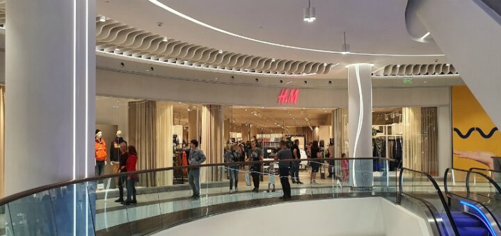 Promotions clothing store "h&m"
