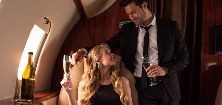 Фотосессия love story в самолете от «SkyJetStudio» в Киеве. Записаться по акции.