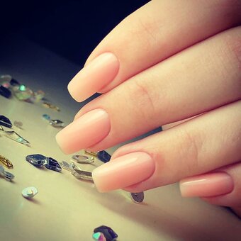 Manicure at the vanil beauty salon in kiev. sign up for the promotion.