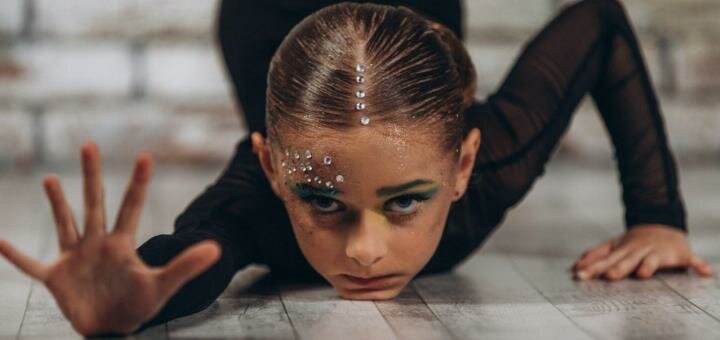 Обучение современным танцам в «Lysokon Dance Studio» в Киеве. Записаться в школу танцев по скидке.