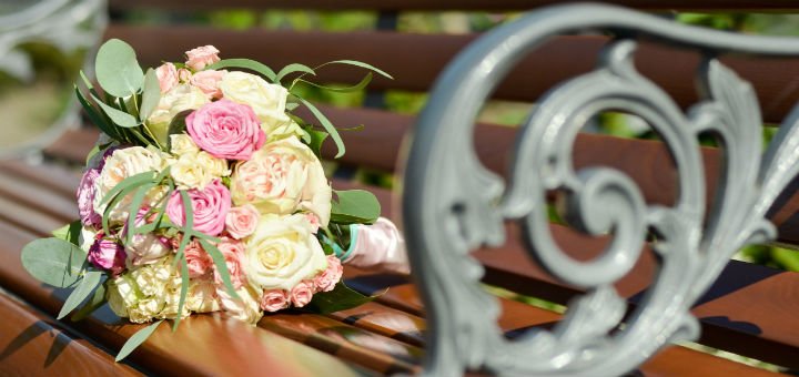 Доставка еквадорських троянд «FlorumFlos» у Вінниці. Замовляйте букети живих троянд зі знижкою.