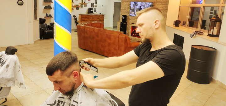 Men's haircut, styling and beard correction at the Al Capone barbershop 1