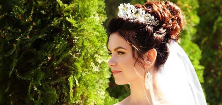 Свадебные прически и макияж в Beauty Studio Екатерины Чибиневой в Кривом Роге. Записывайтесь к парикмахеру по акции.