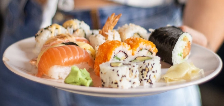 Служба доставки суходолу Sushi Experts. Замовляйте по акції 6
