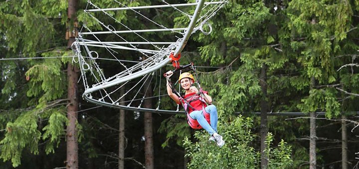 Спуск на зиплайне Roller Coaster в Полянице. Покупайте билеты по скидке.