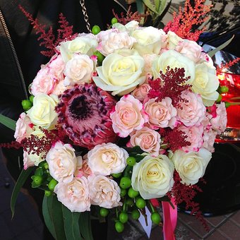 Gift bouquets from the kiriya studio. order a congratulatory bouquet at a discount.