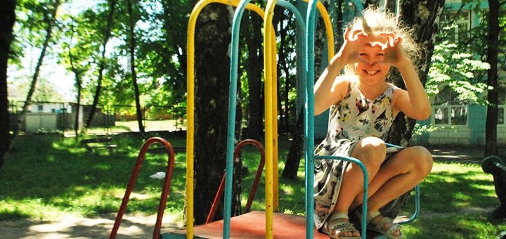 Дитячий майданчик у санаторії «Україна» у Ворзелі. Замовляйте путівки зі знижкою.