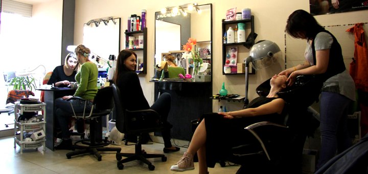 Hairdressing services in the GEE beauty salon in Odessa. Sign up to a hairdresser for a promotion.