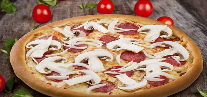 Pizzeria &quot;mammamia!&quot; book a table for the promotion. order pizza at a discount.