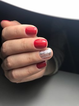 Coating nails with gel varnish in the Chery salon in Odessa. Sign up for a discount.