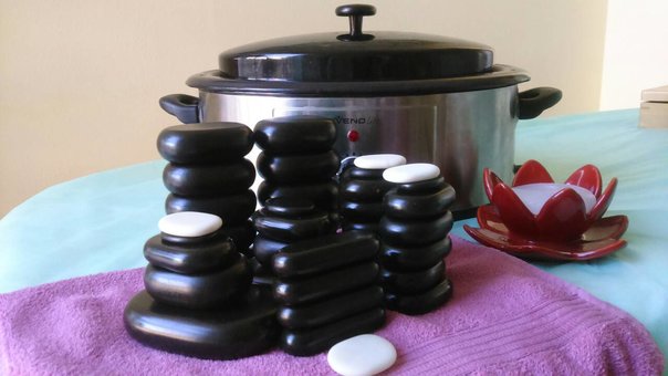 Stone massage at the Figura beauty salon in Kryvyi Rih. Sign up for a discount.