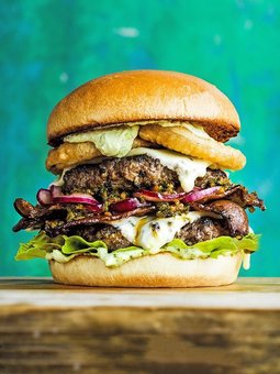 Burgers with delivery "Home Pizzeria" in Kiev. Order food for the promotion.