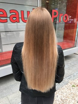 Hair coloring in the Beauty Pro salon in Kharkov. Order by promotion