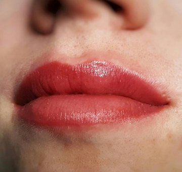 Lip tattooing in the permanent makeup and cosmetology studio of Anna Kolesnik in Kharkov. Sign up for the procedure at a discount.