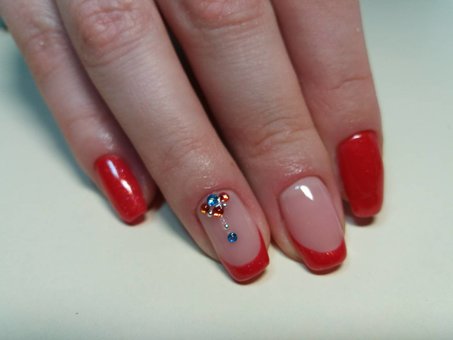 Модний дизайн нігтів у салоні краси «Lady Victoria» у Дніпрі. Записуйтесь за знижкою.