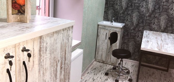 Discount on facial cleansing at the pretty woman beauty salon