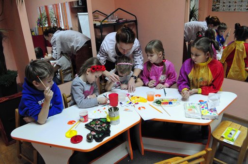 Дитяче свято від дитячого клубу «Busy Bee Club» у Києві. Записатися зі знижкою