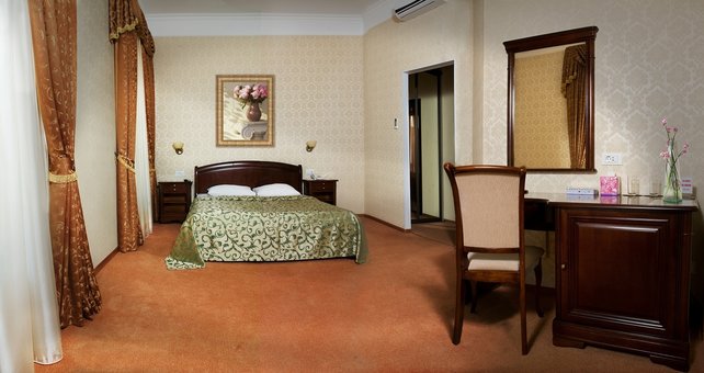 Discounts on holidays at the Royal Street Hotel 33