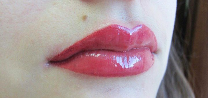 Lip tattoo in the Polaris beauty studio in Nikolaev. Sign up for permanent makeup at a discount.