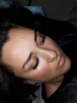 Eyelash extension and lamination at Anna Kolesnik's studio in Kharkov. Sign up for the promotion.