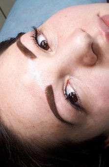 Eyebrow tattooing at Anna Kolesnik's permanent make-up studio in Kharkov. Sign up for a discount.