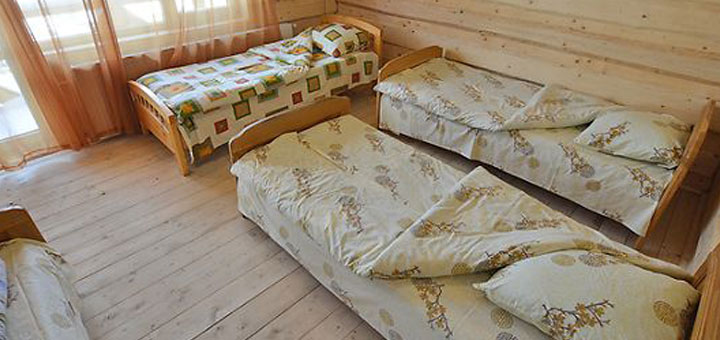 https://cdn1.superdeal.ua/uploaded/merchant_pages/123/images/original/Otel-Pereval-nomer-Semeyniy-4-komnatniy-cena-976967z600.jpg