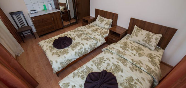 https://cdn1.superdeal.ua/uploaded/merchant_pages/7472/images/original/Номер_«Эконом»_2-х_местный5.jpg